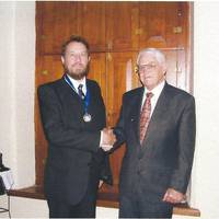 M. van Bart en voorsitter L. Hattingh.